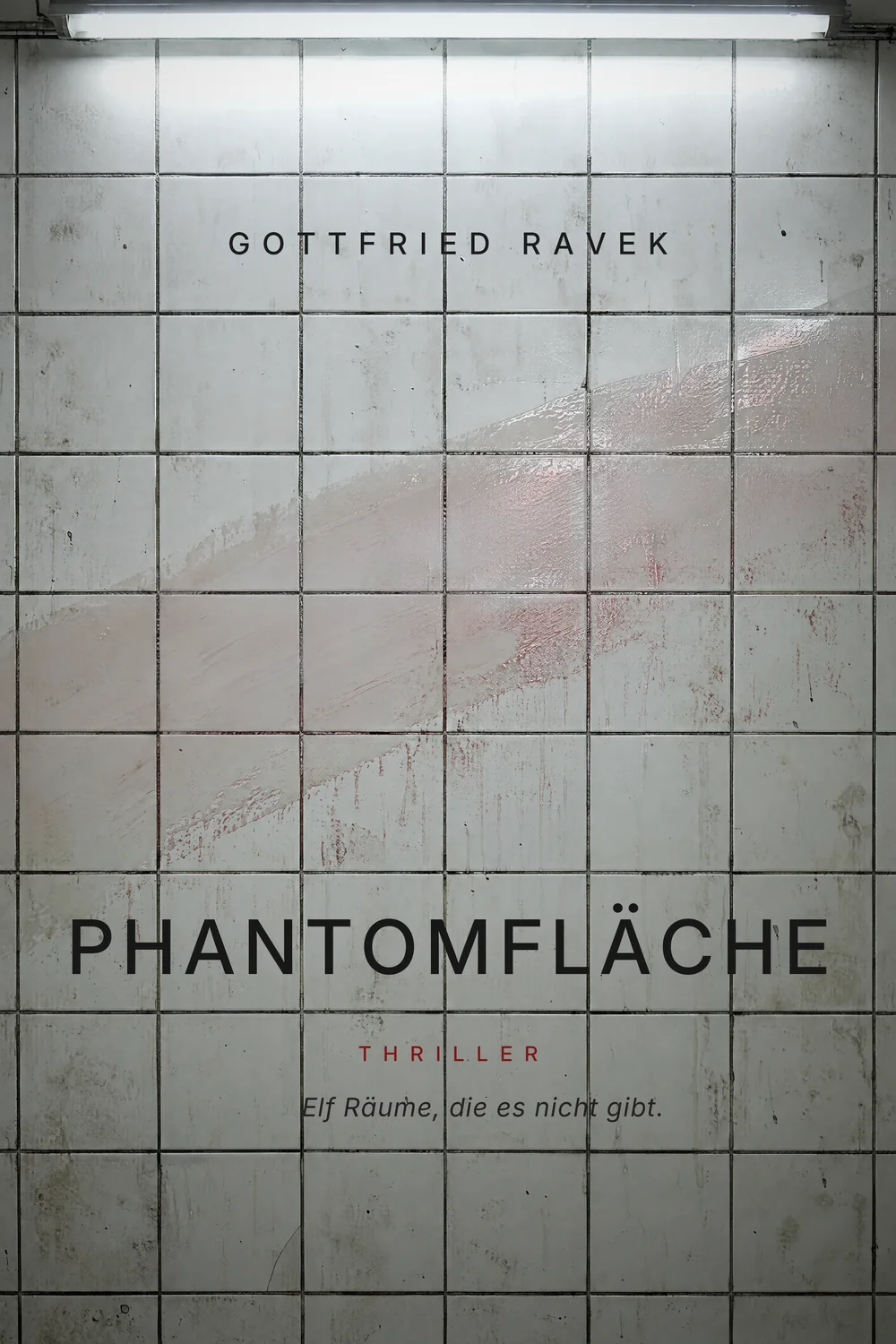 Buchcover Phantomfläche von Gottfried Ravek: weiß gefliester Raum unter einer Neonröhre, über die Fliesen zieht sich eine verwischte rötliche Spur